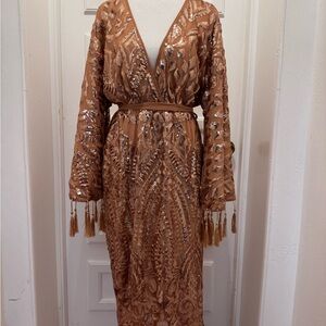 BOOHOO Sequin and Tassel Kimono Sleeve
Midi Dress GOLD-14